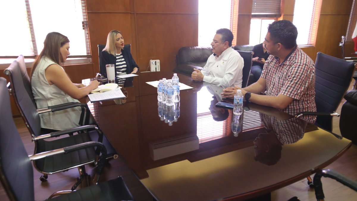 Gobierno de Mazatlán y la SICT abordan el inicio de la construcción del puente Óscar Pérez e internacional México 15