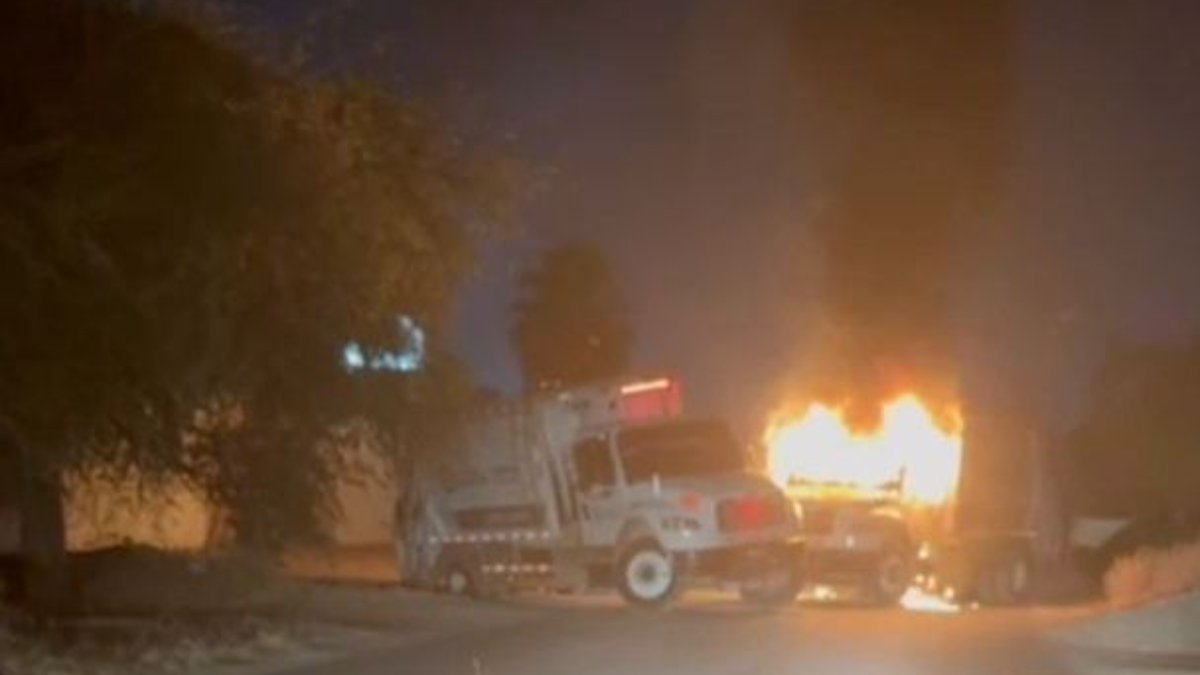 Incendian dos camiones de basura al norte de Culiacán; serían 2 las unidades despojadas