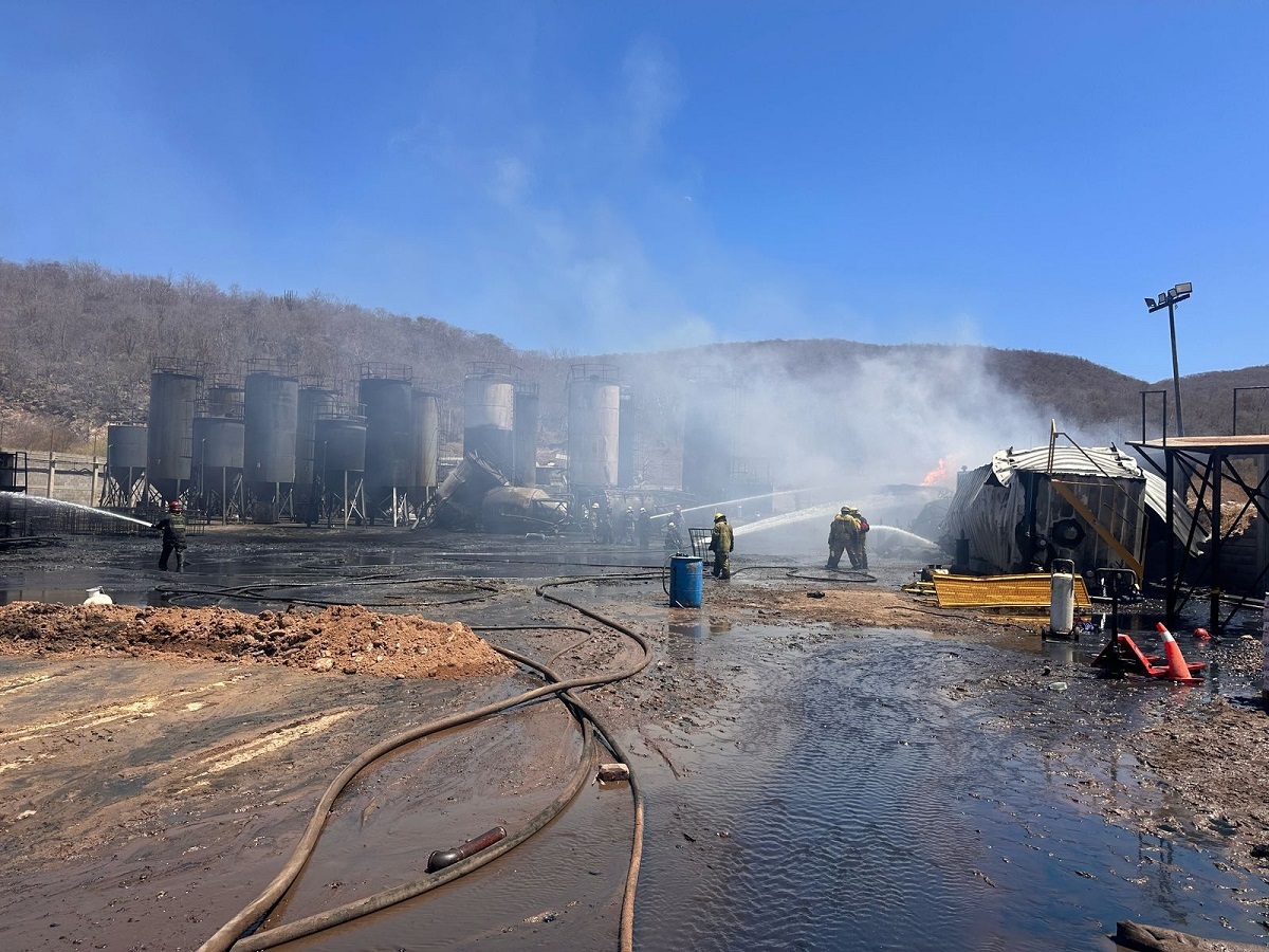 Ya está sofocado el incendio de la planta de diésel al sur de Culiacán: Protección Civil