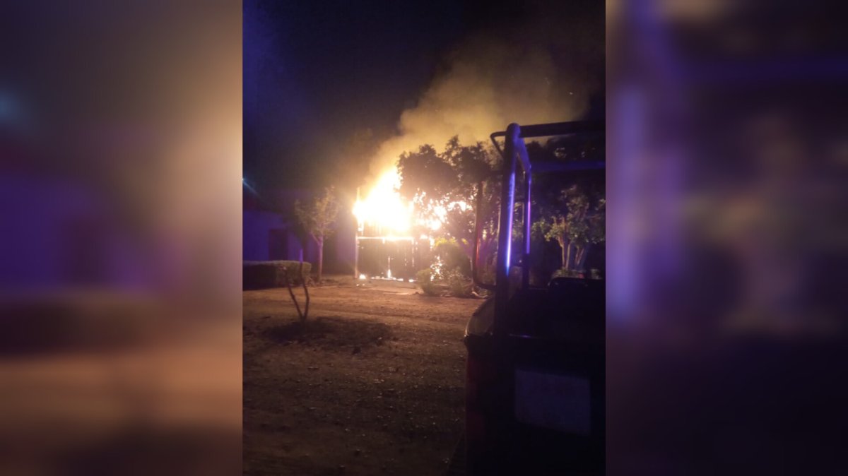 ¡No quedó nada! Se incendia por completo una vivienda en Bamoa, Guasave