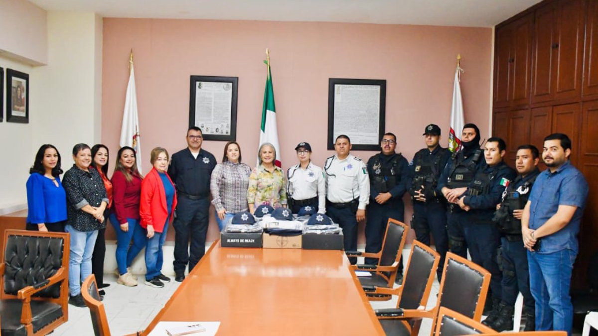 Refuerzan equipamiento de seguridad en Salvador Alvarado con entrega de uniformes y calzado
