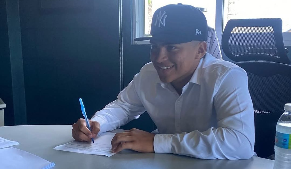 Tres sinaloenses firman con Yankees de Nueva York