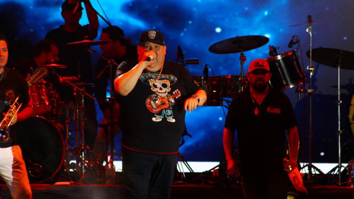 Encienden Kumbia Kings y El Coyote la Plaza de la Moto en Mazatlán