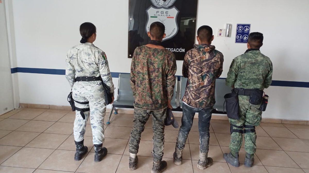 ¡Dos son menores de edad! Liberan a tres hombres privados de su libertad en Sinaloa y aseguran vehículos