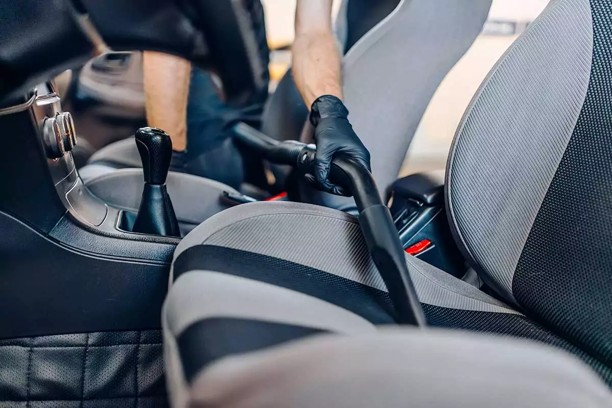 ¡No pagues por el servicio! Aprende a hacer una limpieza profunda del interior de tu carro en 6 sencillos pasos