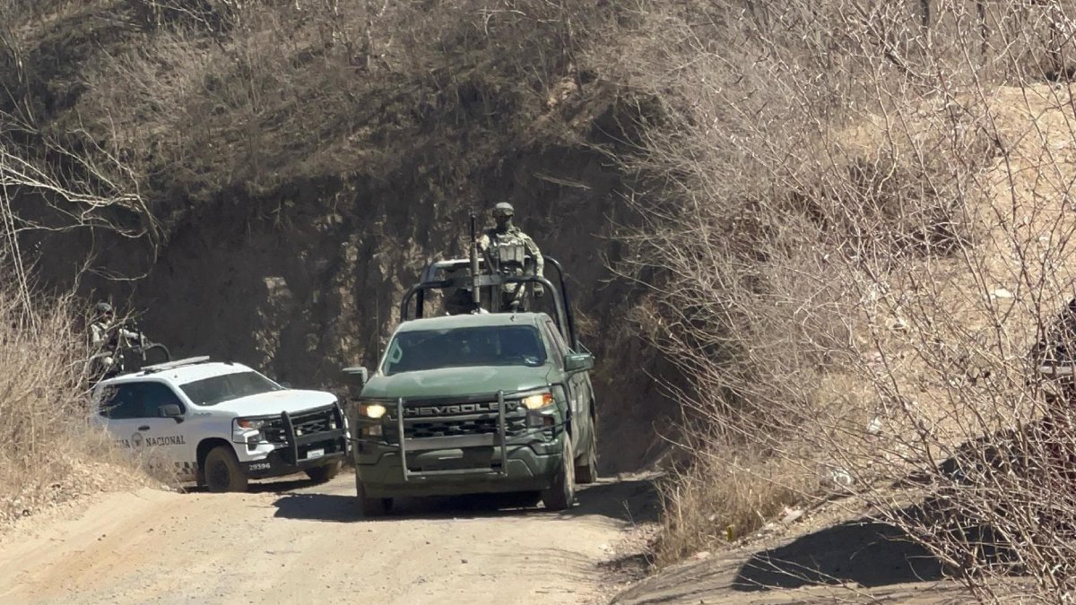 Habitantes del Rancho de Los Cedros, Choix, se refugian en escuela tras presencia de hombres armados