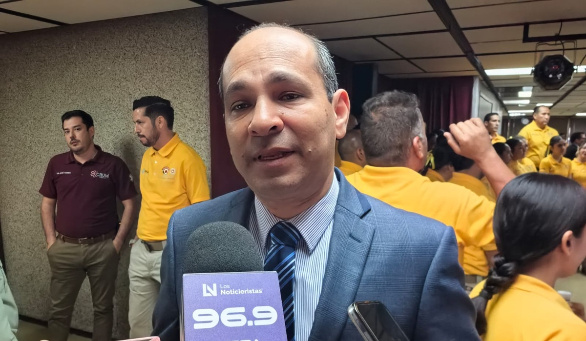 Marcial Silva Gómez sale de la Delegación del ISSSTE en Sinaloa