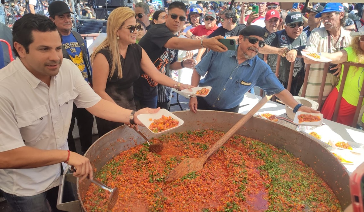 ¡Ya son 31 años consecutivos! Se hizo el marlín enchipotlado para los bikers en Olas Altas Mazatlán