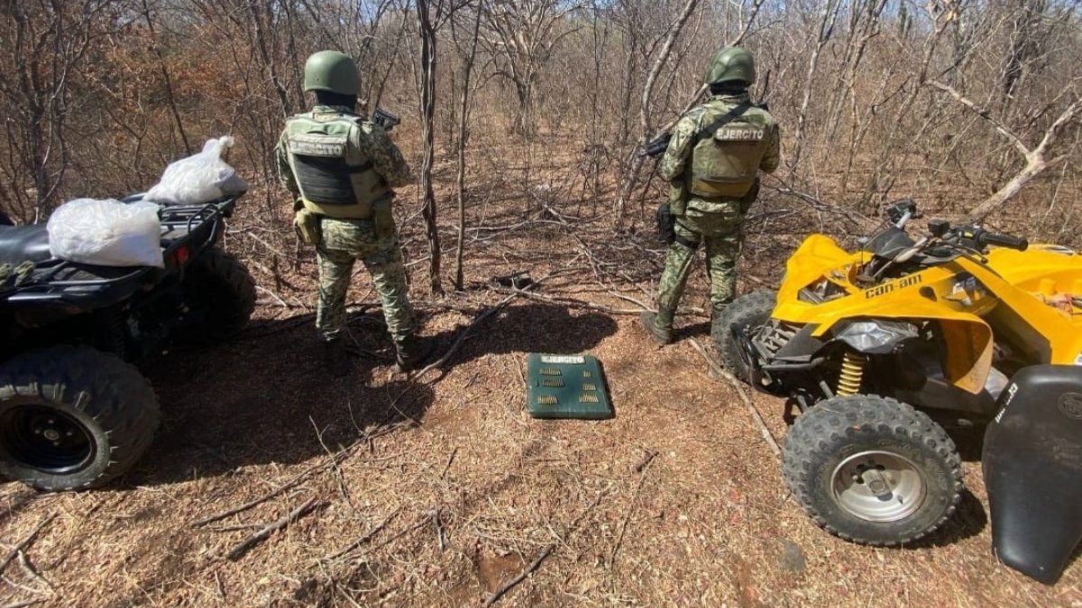 Militares aseguran cuatrimotos, cartuchos y sustancias químicas en Culiacán
