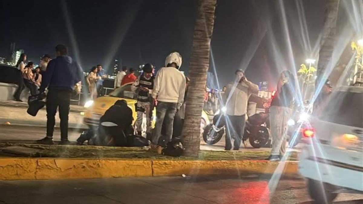Muere un motociclista tras chocar contra palmera en Mazatlán