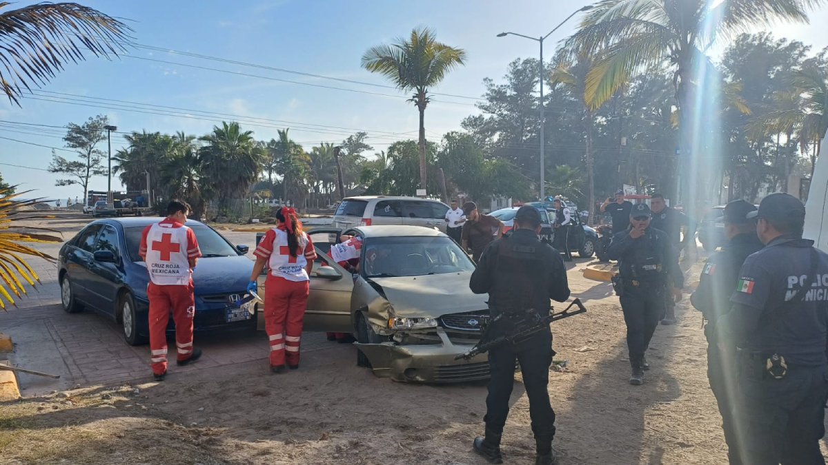 Mujer resultó lesionada al registrarse un choque en playa Las Glorias
