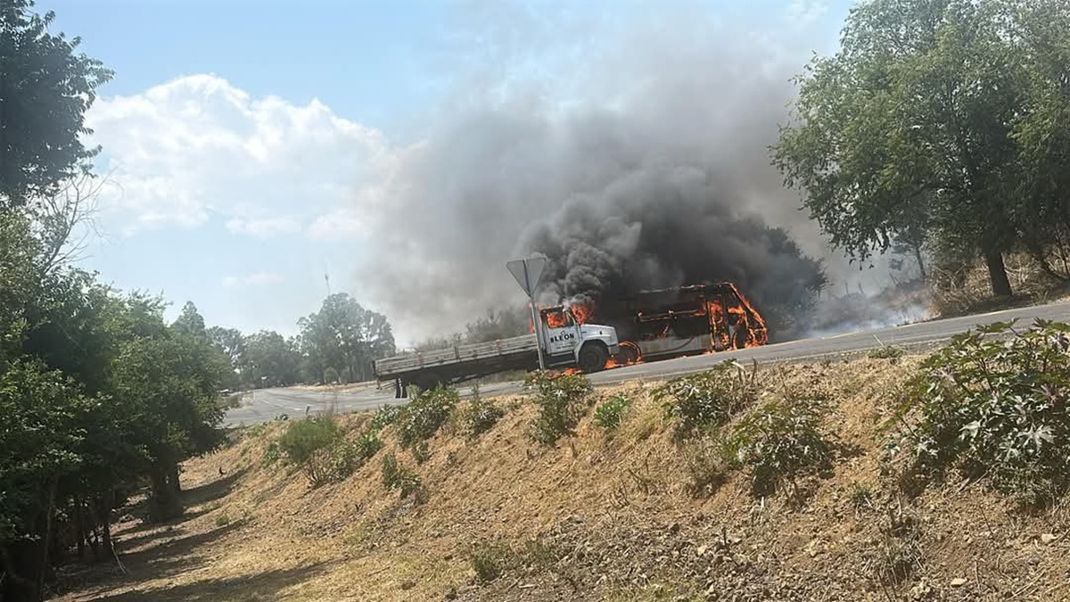 Sheinbaum aclara si narcobloqueos en Michoacán, fueron resultado de una detención; hay 2 policías caídos