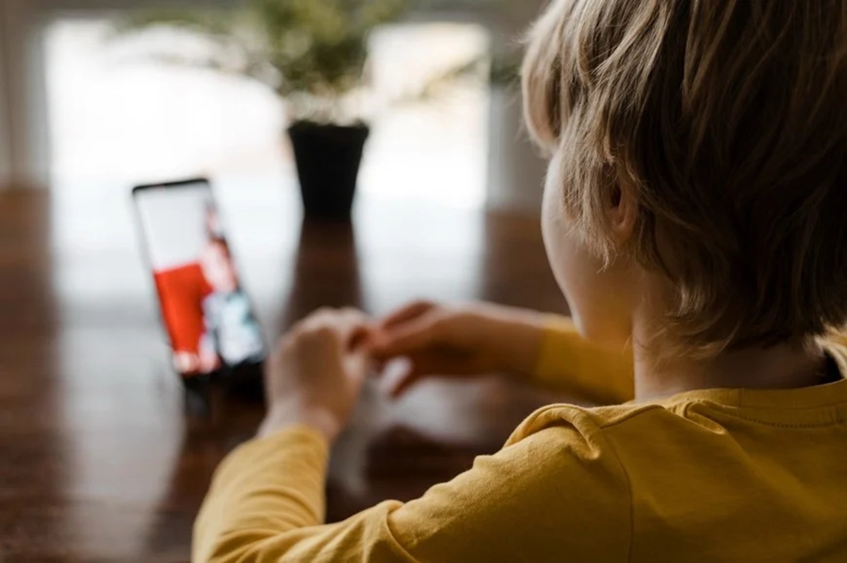 Retaba a niños de diferentes países a enviar fotos a cambio de recompensas para juego y lo detienen en México