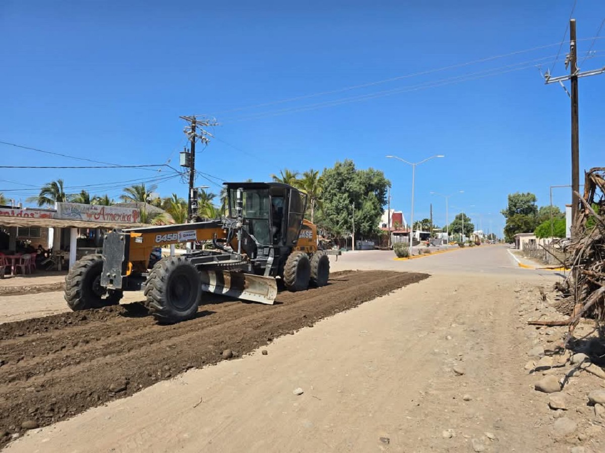 Ya están listos los caminos a balnearios de Guasave, garantiza Obras Públicas