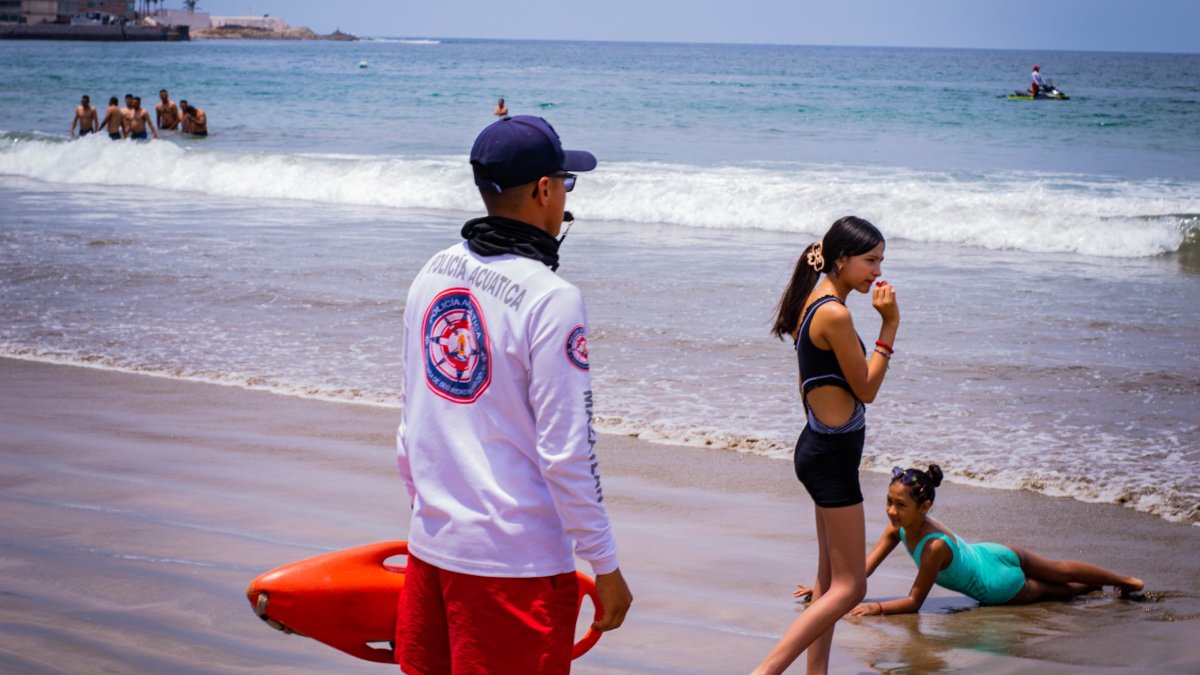 ¿Irás a la playa este fin en Mazatlán? Toma tus precauciones, pues prevén oleaje elevado todo este fin de semana