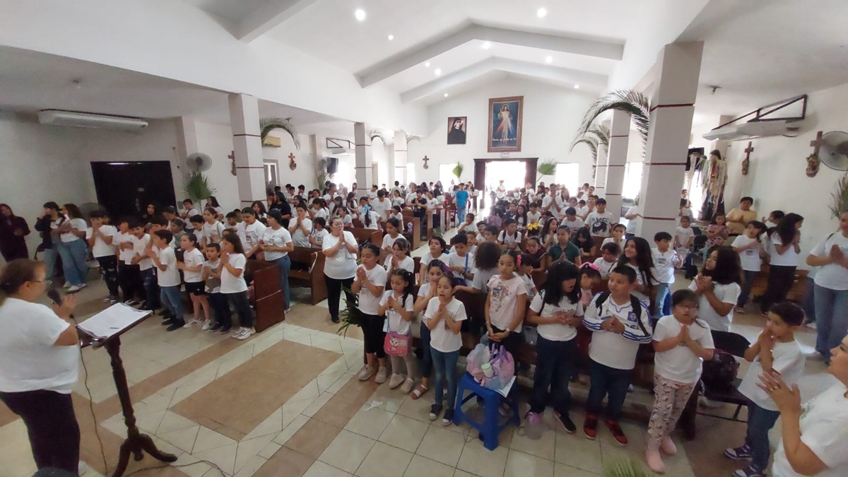 Recuerdan la pasión, muerte y resurrección de Jesús en la Pascua Infantil, en Los Mochis