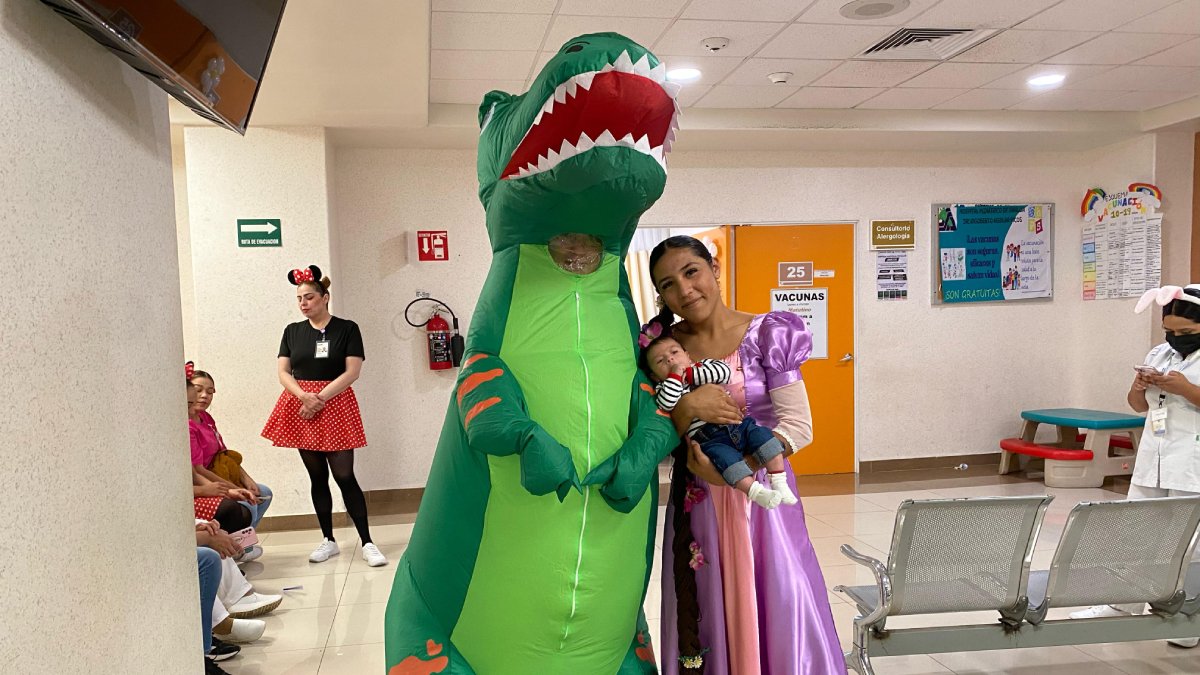 Personal médico y trabajadores del Hospital Pediátrico de Sinaloa celebran el Día del Niño