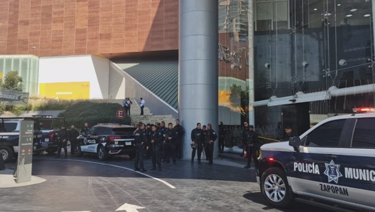 Ultiman a balazos a dos hombres al interior de la Plaza Andares en Zapopan, Jalisco