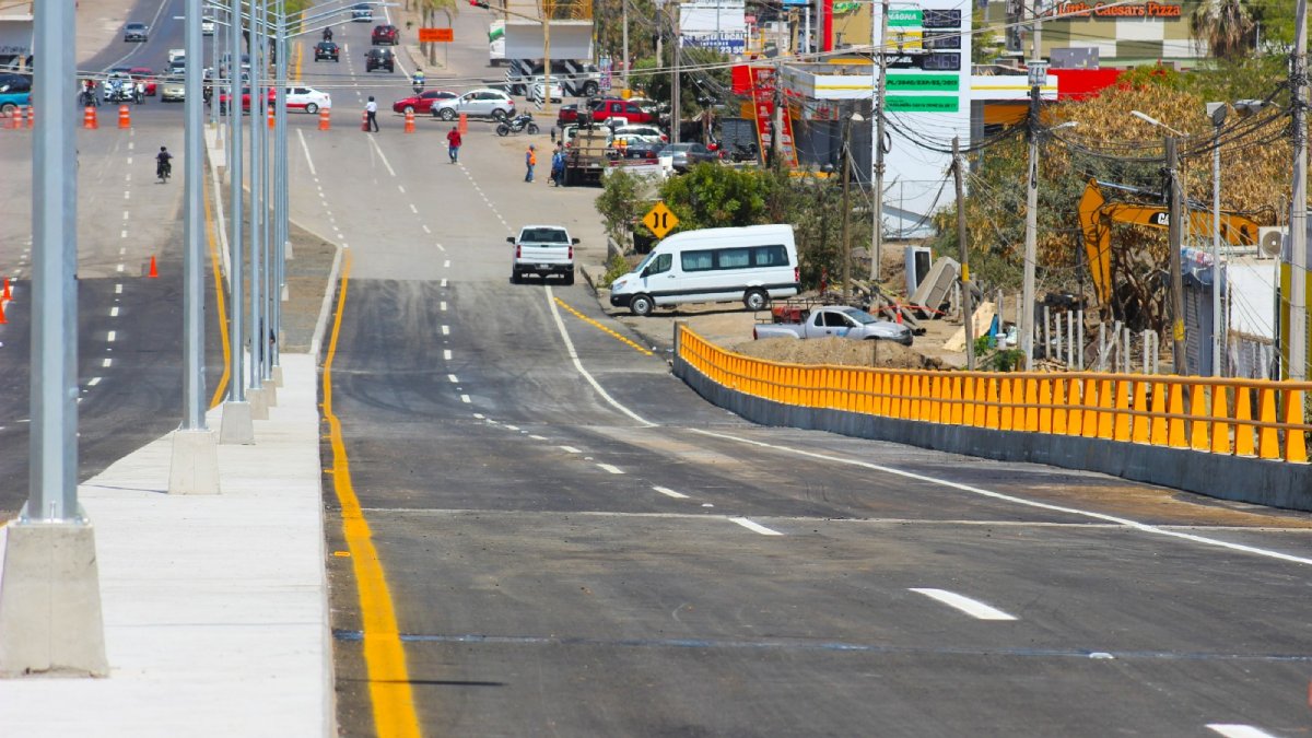 Apertura de pasos laterales en puente Colosio-Múnich sin fecha de inauguración