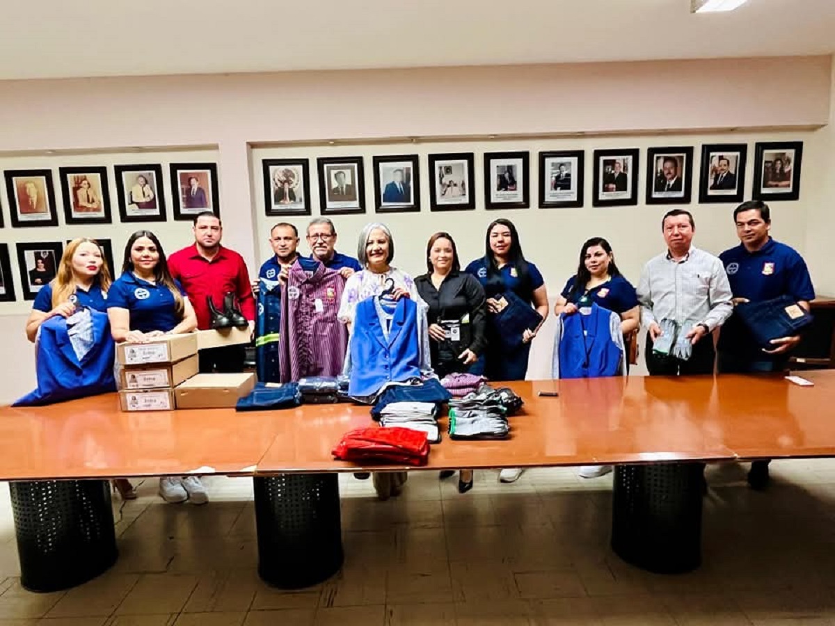 Ayuntamiento de Salvador Alvarado cumple con entrega de uniformes a trabajadores sindicalizados