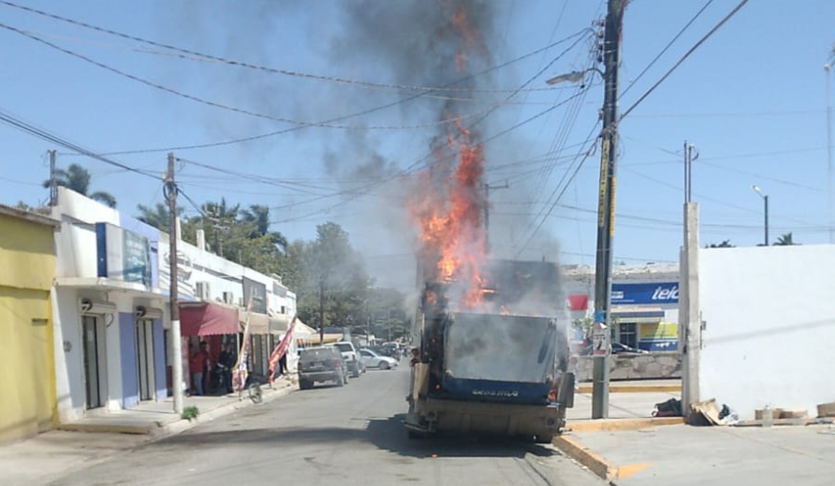 Se incendia camión recolector de basura en Higuera de Zaragoza, Ahome