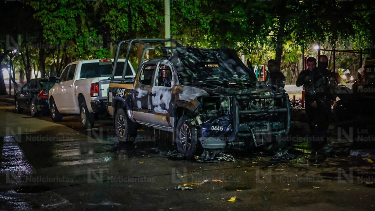 Se incendia una patrulla de la Policía Municipal en la caseta de La Campiña, en Culiacán