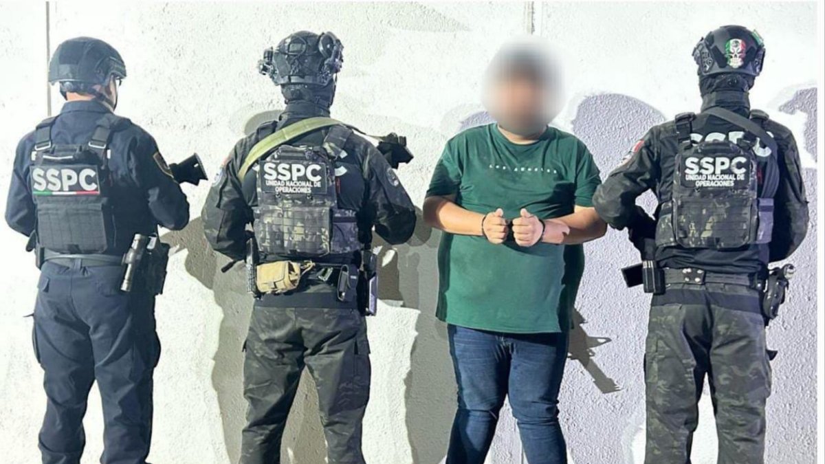 ¡Intentó huir! Detienen autoridades a sujeto con una ametralladora y municiones