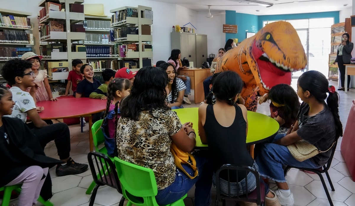 Niños viajan a la Era Mesozoica con ‘Odisea Jurásica’, en la Biblioteca Manuel Bonilla de Mazatlán