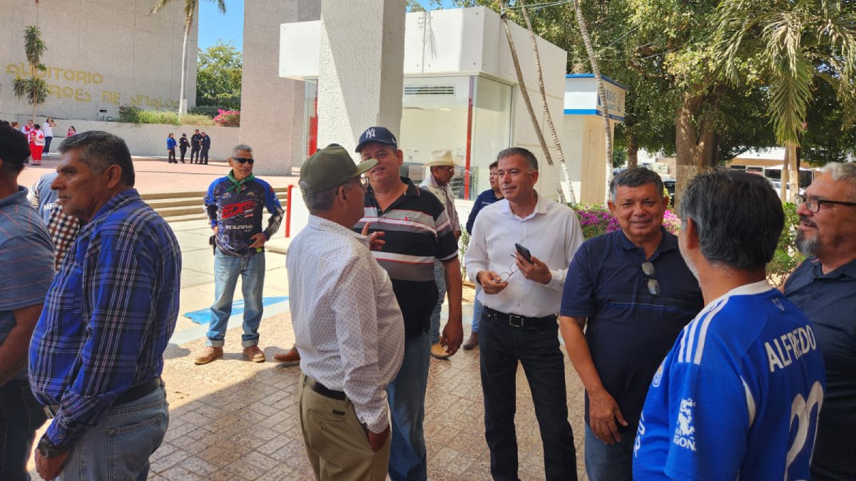 Se manifiesta la Unión de Pensionados y Jubilados de Confianza en el Ayuntamiento de Guasave