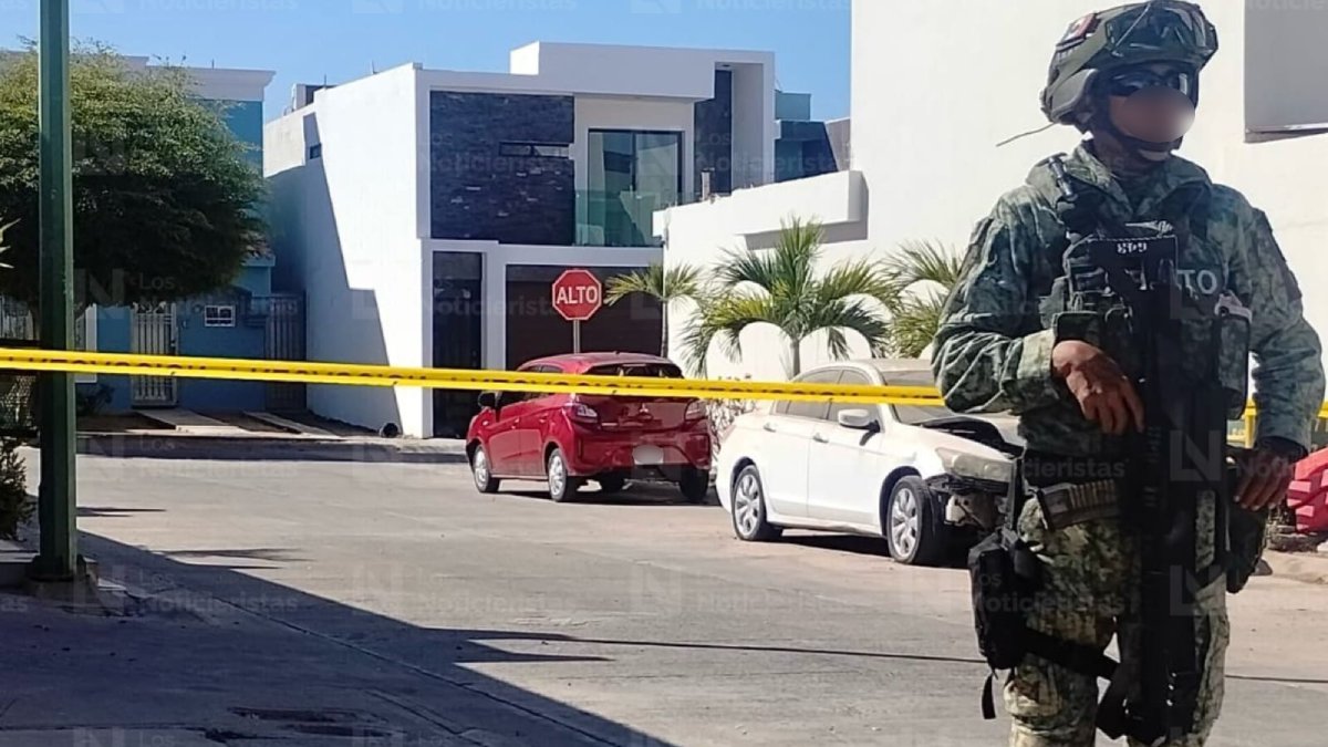 Con impactos de bala y abandonado, localizan un vehículo en Villa del Real en Culiacán
