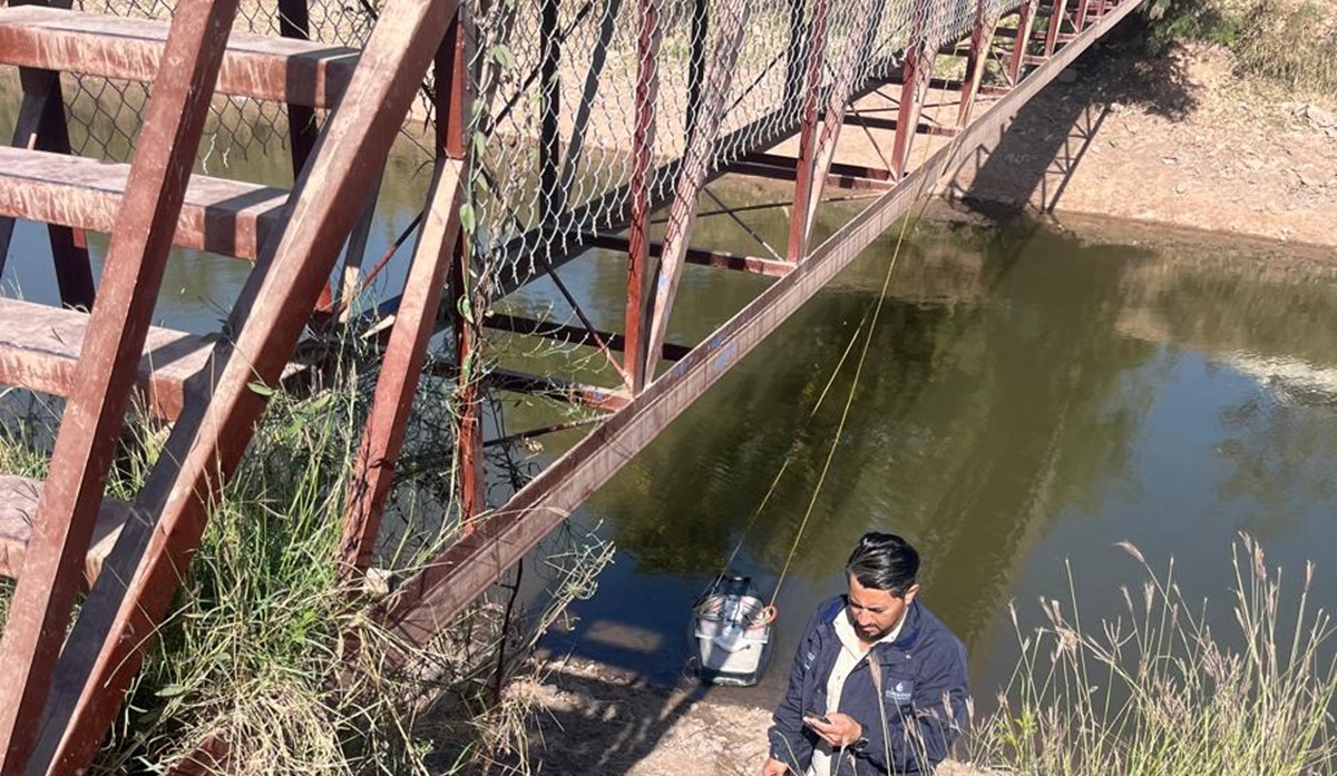 Recorren canales de Ahome que abastecen plantas potabilizadoras para comprobar niveles de agua