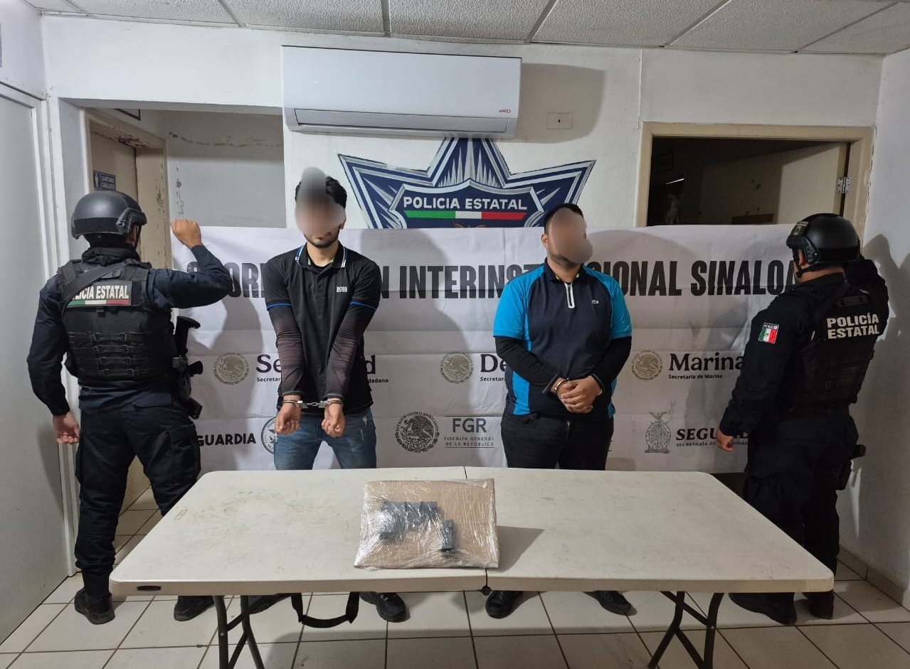 Asaltaron a su víctima al salir del cajero; detienen a dos hombres armados en Culiacán