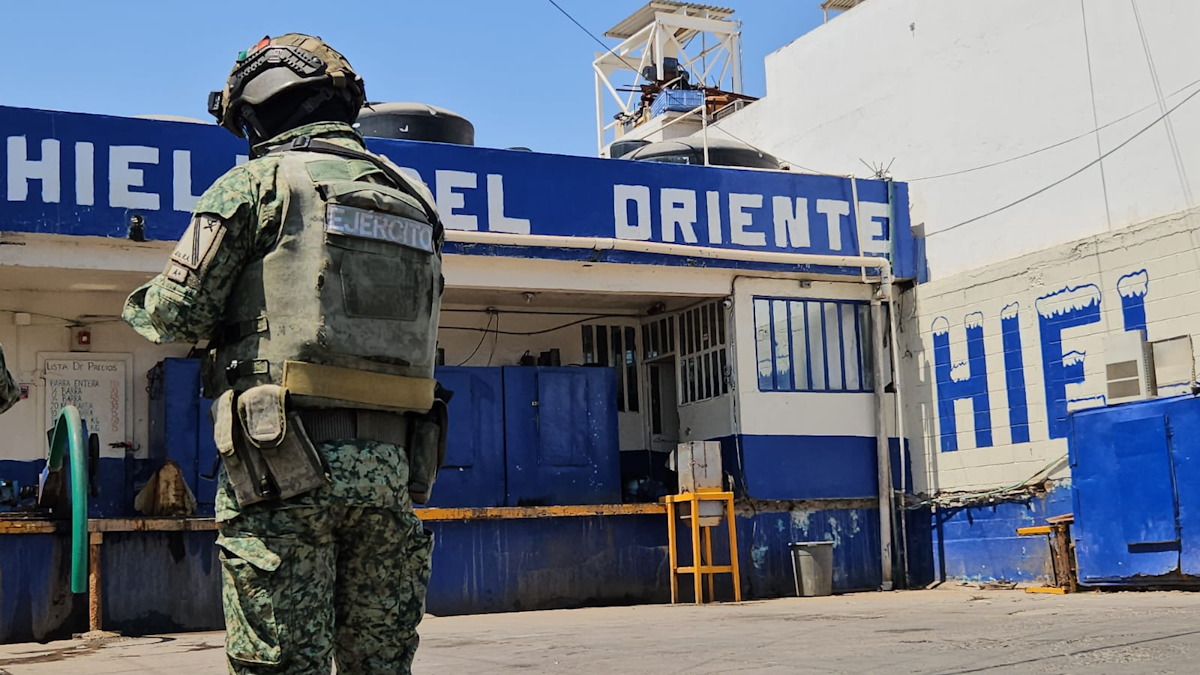 Con ráfagas de ‘cuerno’ y R15 ejecutan a trabajador de hielera de Culiacán