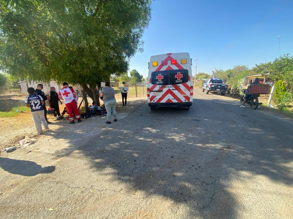 Dos estudiantes terminan lesionados al sufrir un accidente de moto