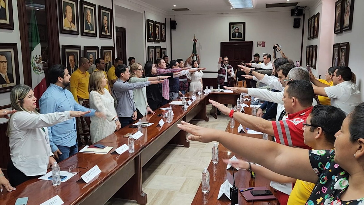 Gámez Mendívil toma protesta a integrantes del Consejo Municipal de Protección Civil
