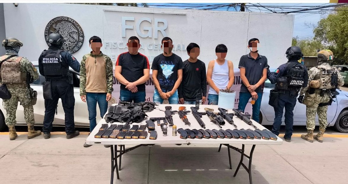 Hay seis detenidos con un arsenal y vehículos robados tras operativo en Navolato