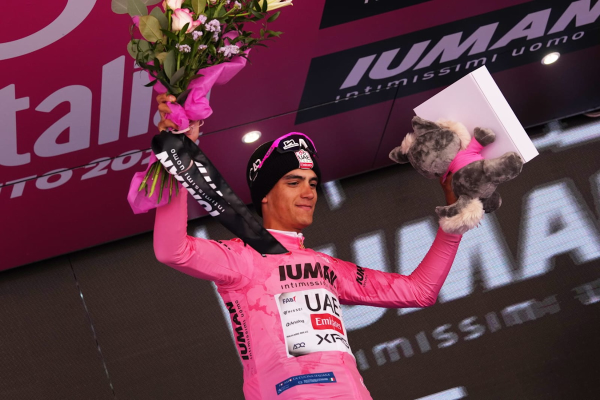 Isaac del Toro es 2do en etapa 19 y mantiene liderato en el Giro de Italia 2025