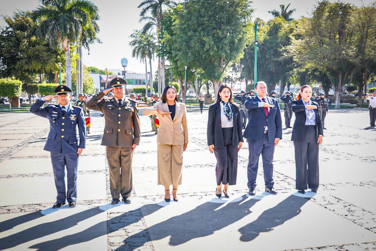 Autoridades civiles y militares conmemoran el 272 aniversario del natalicio de Miguel Hidalgo y Costilla