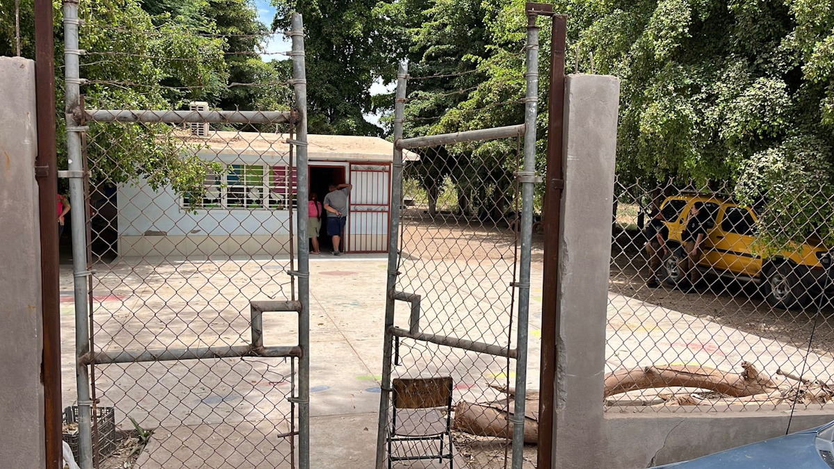 Fabiola y María, las maestras heroínas que rescataron a los niños de la letrina en el kínder de San Gabriel