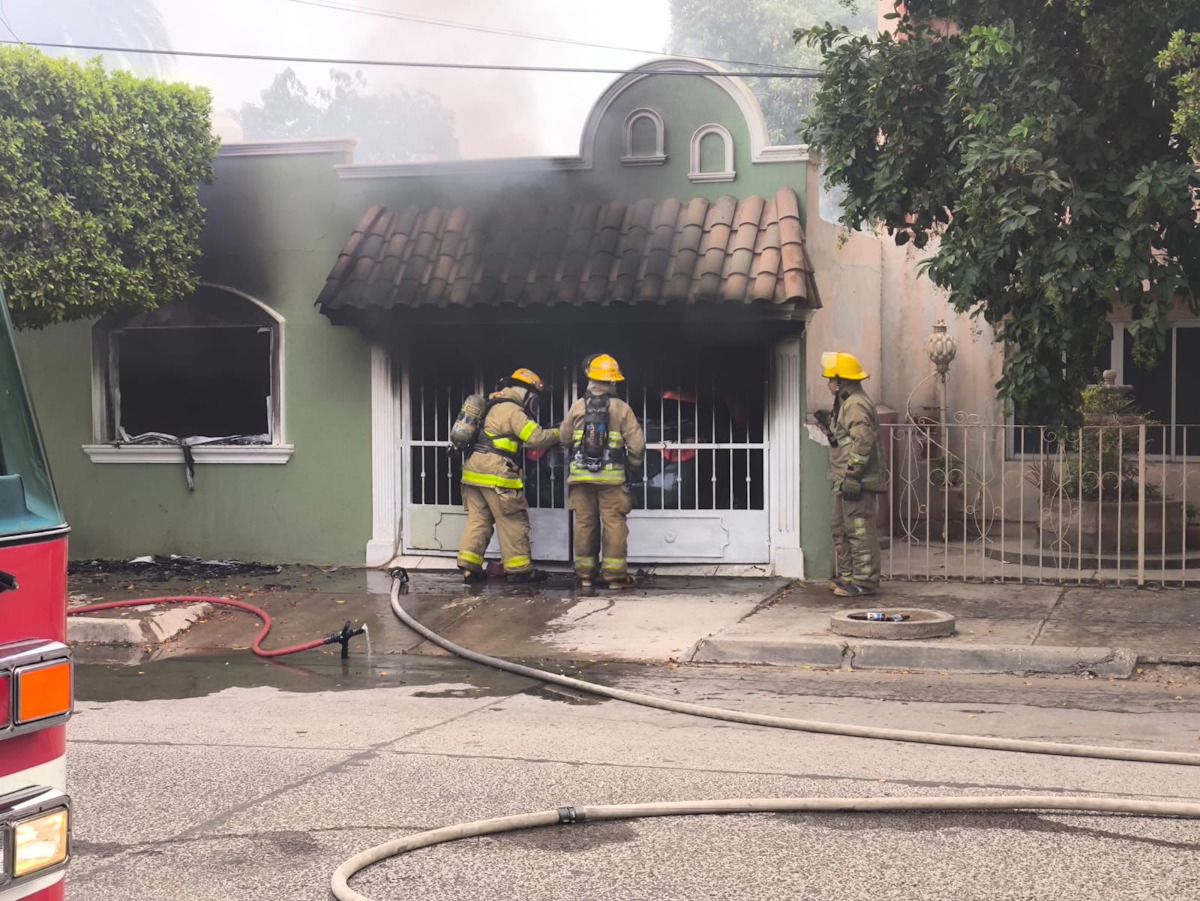 Se incendia vivienda en la colonia Centro de Guasave