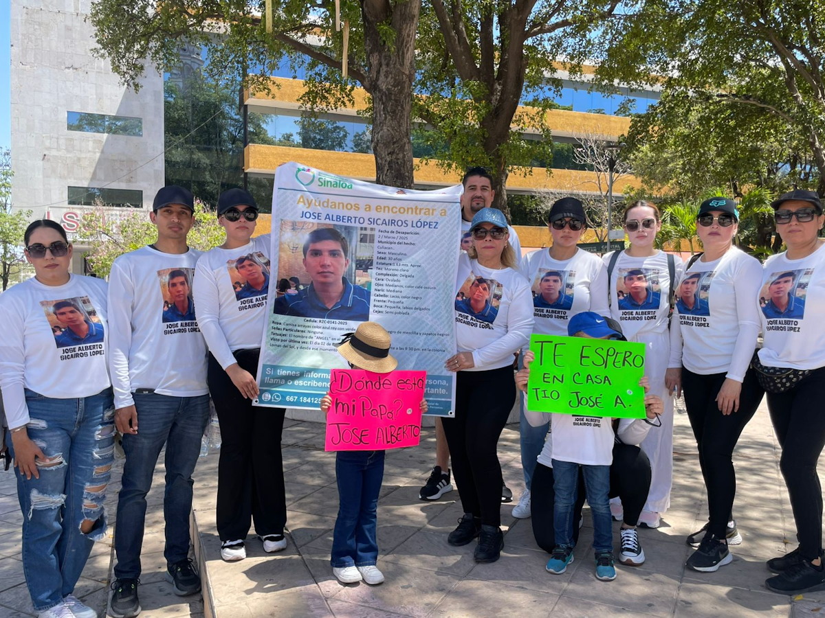 Silvia no festejó el Día de las Madres y marchó en Culiacán; busca a su hijo, José Sicairos López