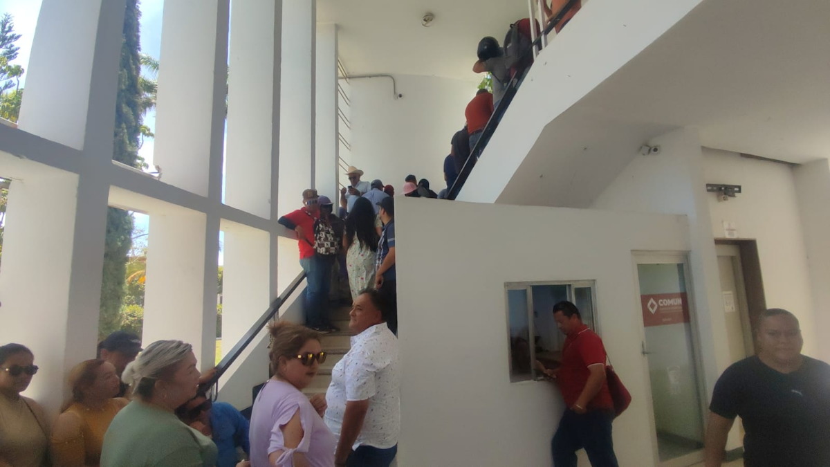 Simpatizantes de Vargas toman Palacio Municipal en Ahome tras nombramiento de alcalde sustituto
