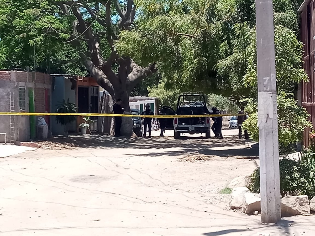 Sujeto es golpeado con machete y baleado en la colonia Mundialista de Mazatlán