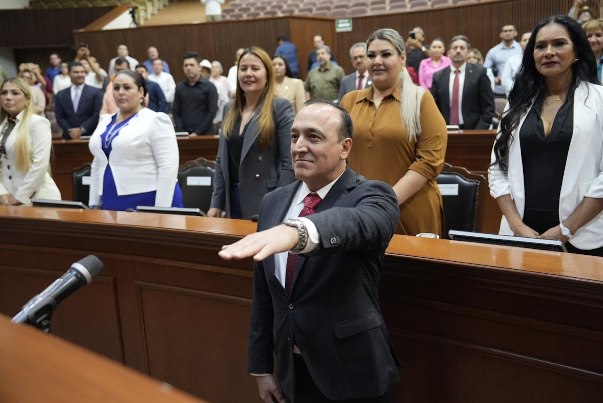 Antonio Menéndez rinde protesta como alcalde sustituto de Ahome; perfil y trayectoria