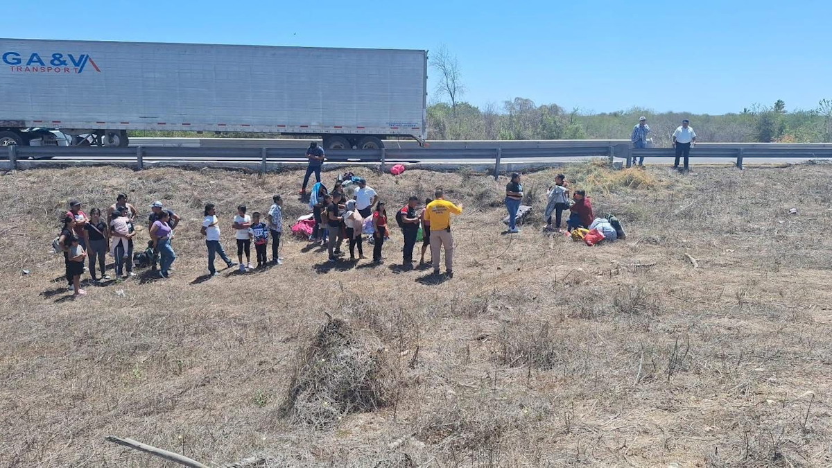 Volcadura de autobús en la autopista Mazatlán-Culiacán deja cinco personas heridas en Boscoso, Elota