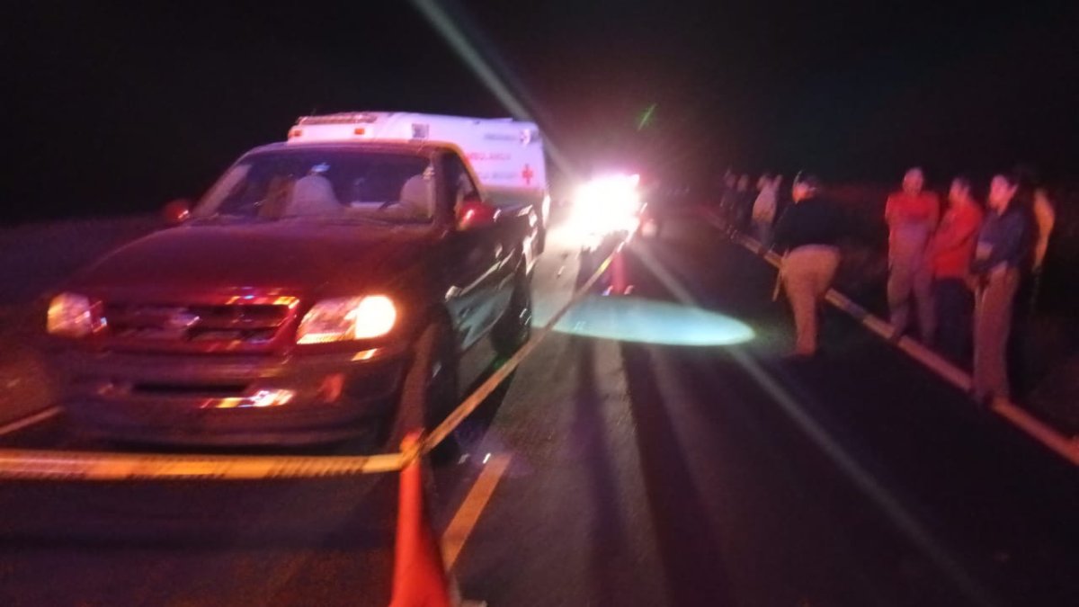 Motociclista choca por alcance contra una camioneta y muere en una ambulancia de Cruz Roja en Navolato