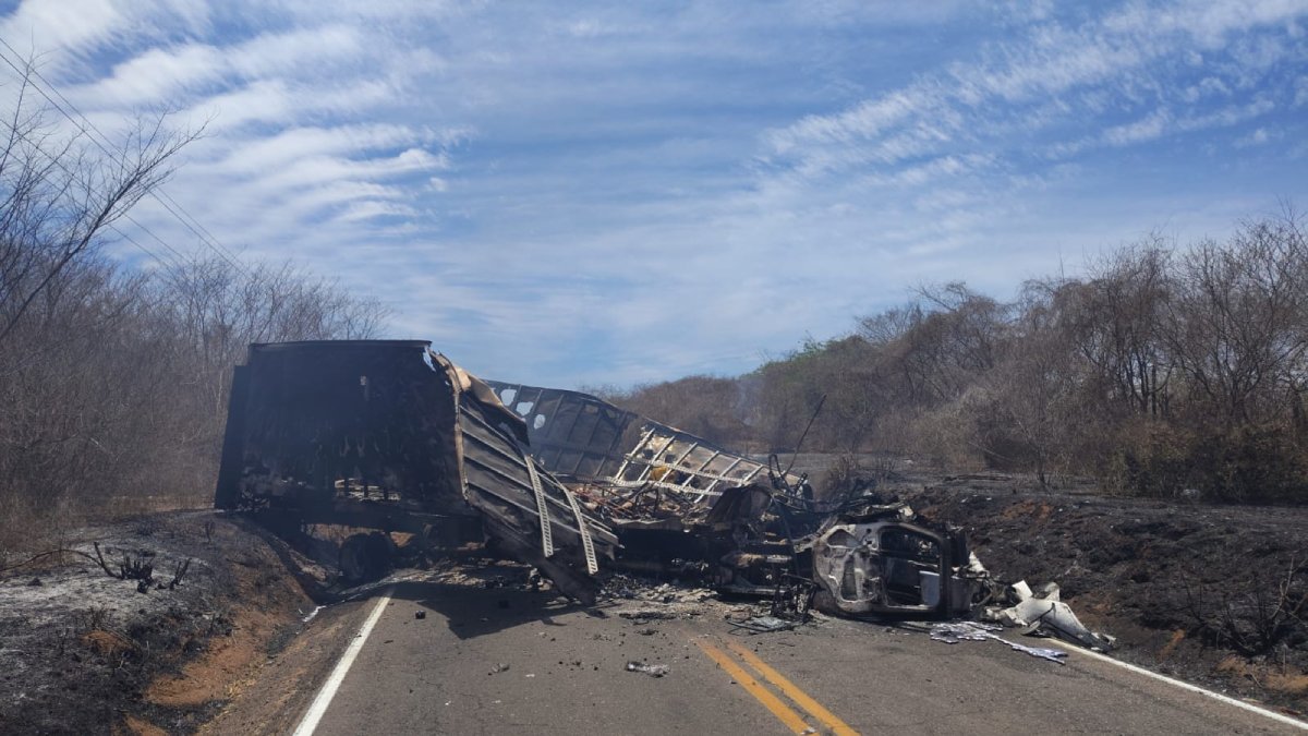 Despojan y queman un tráiler en la carretera Habal-La Noria, al norte de Mazatlán