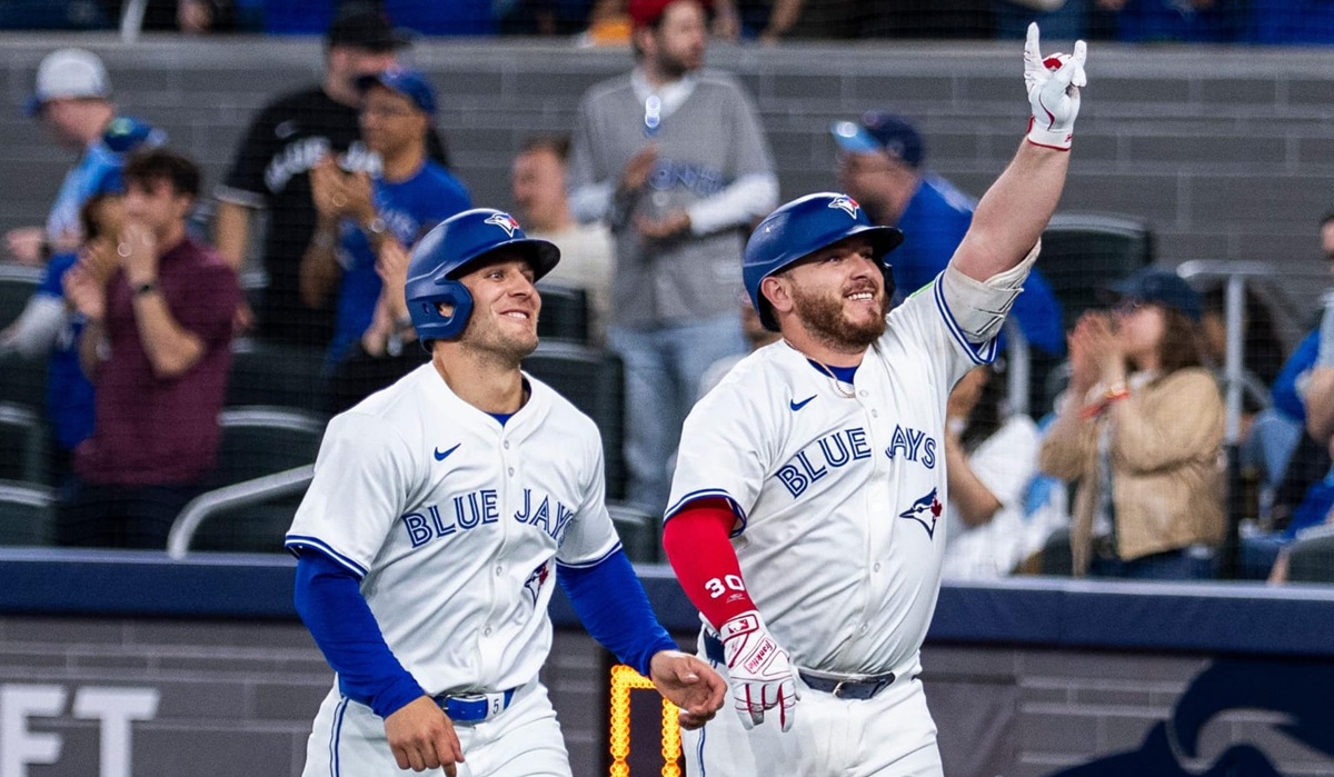 Alejandro Kirk e Isaac Paredes conectan home run en jornada de miércoles en MLB