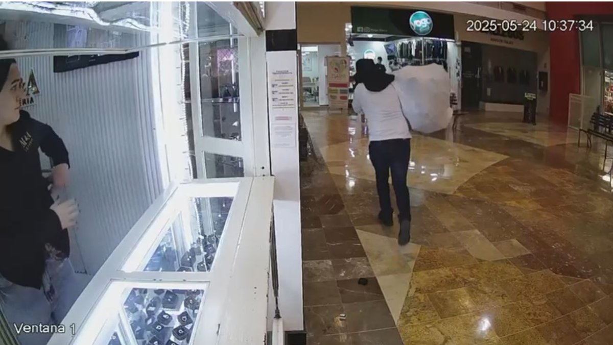 sujetos armados asaltaron la joyería M&A en la plaza de La Campiña, en Culiacán.