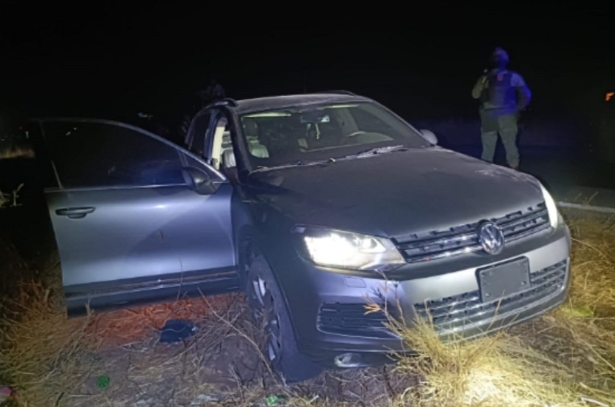 Aseguran vehículo blindado y con aditamento para arrojar ‘ponchallantas’ en Eldorado